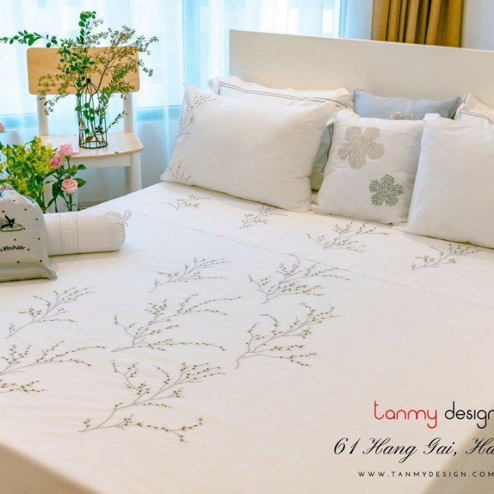 Queen size duvet cover embroidered with spring buds